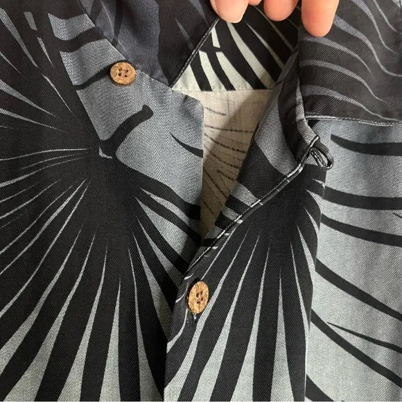 Tommy Bahama 100% SILK Mens Button Up Short Sleeve Shirt Hawaiian Print Casual L - Picture 5 of 11